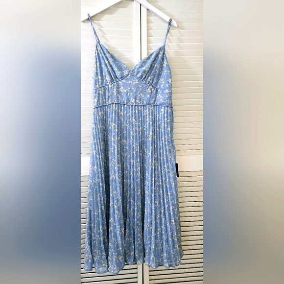 Lulus Darling Favorite Light Blue Floral Sleeveless Pleated Midi Dress S… - Picture 6 of 13